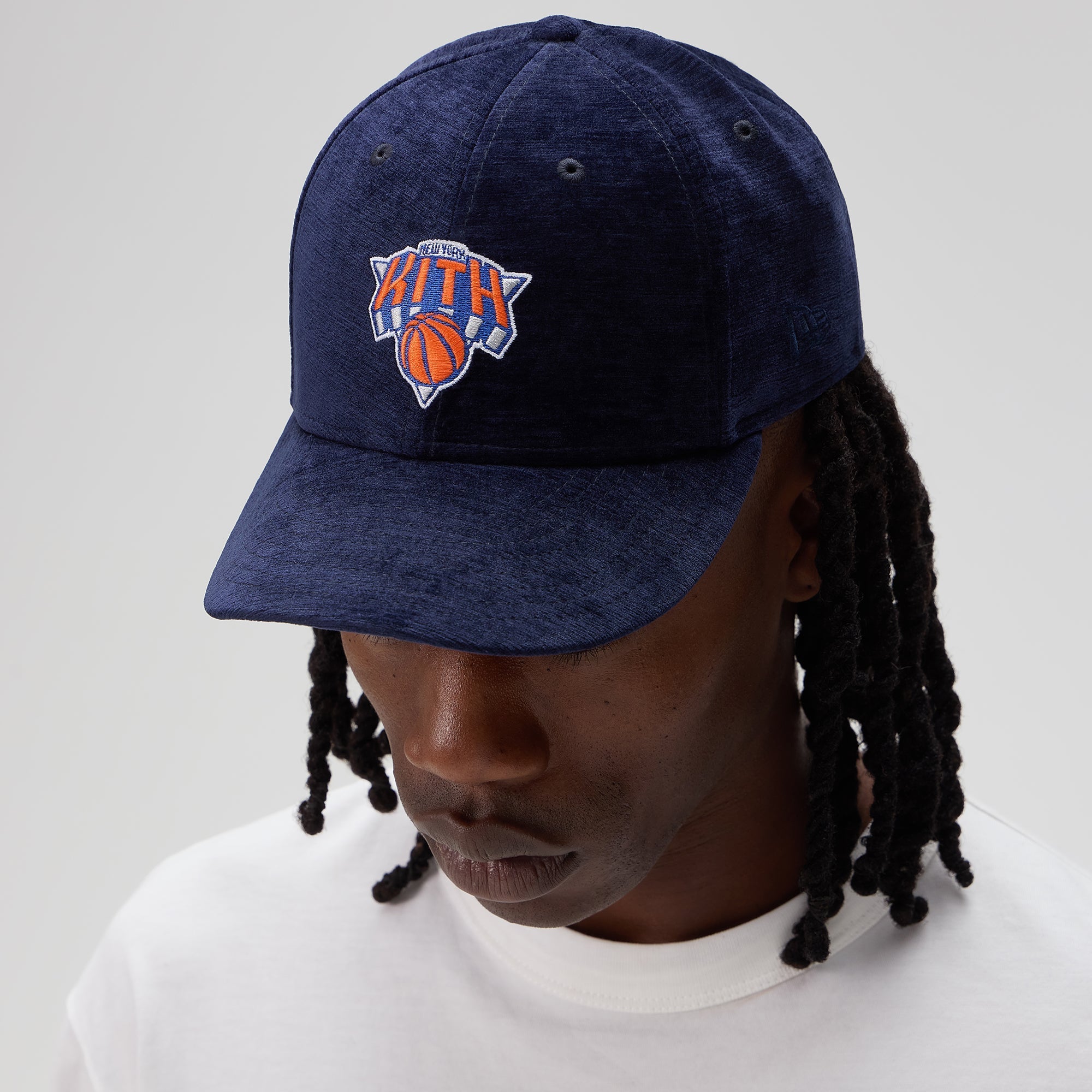 Kith & New Era for the New York Knicks Chenille 59FIFTY Low Profile Fitted Cap - Nocturnal - Image 2